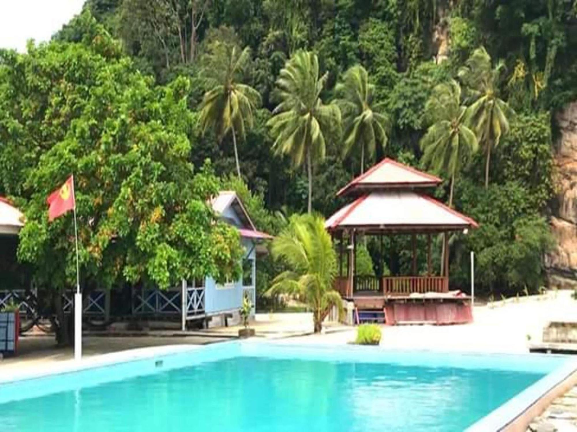 Capital O 91017 Tuba Beach Resort @ Pulau Tuba Куах Экстерьер фото