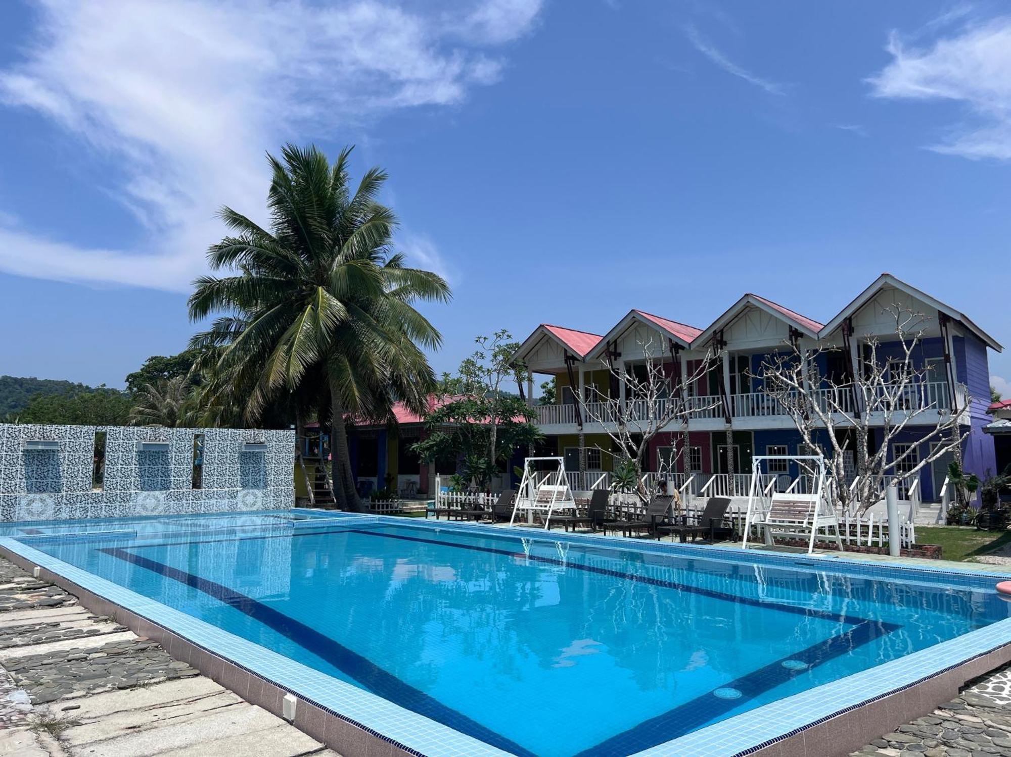 Capital O 91017 Tuba Beach Resort @ Pulau Tuba Куах Экстерьер фото